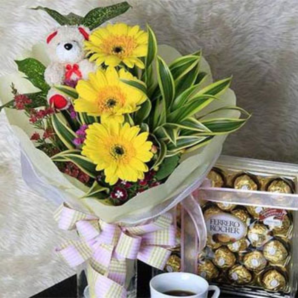 Flower with mini bear and chocolates